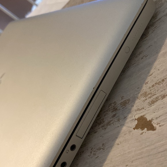 Apple Used Laptop - Picture 5 of 14